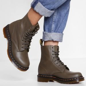 Khaki green doc martens Clearance